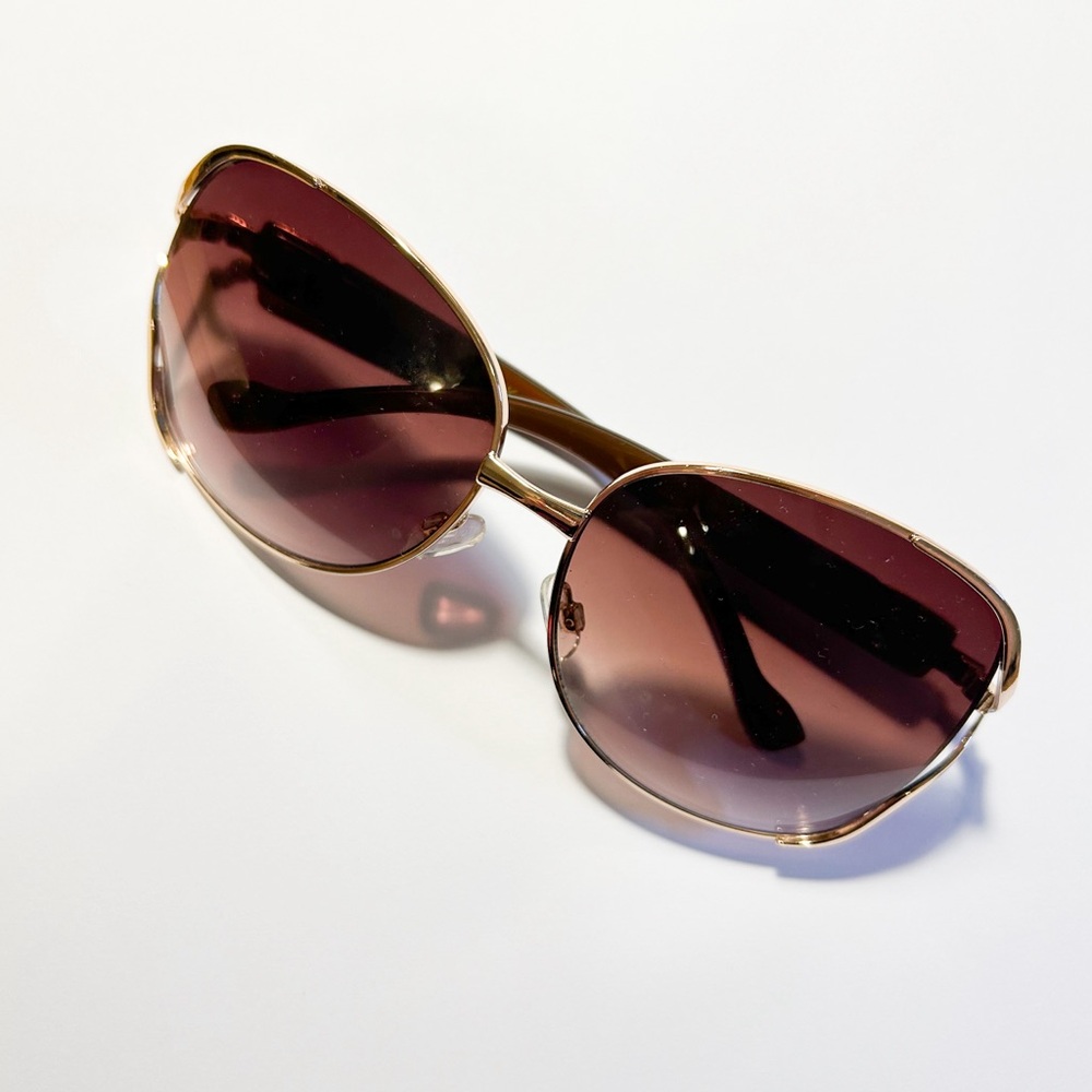 NWOT Jessica Simpson Vented Thin Oversized Sunglasses